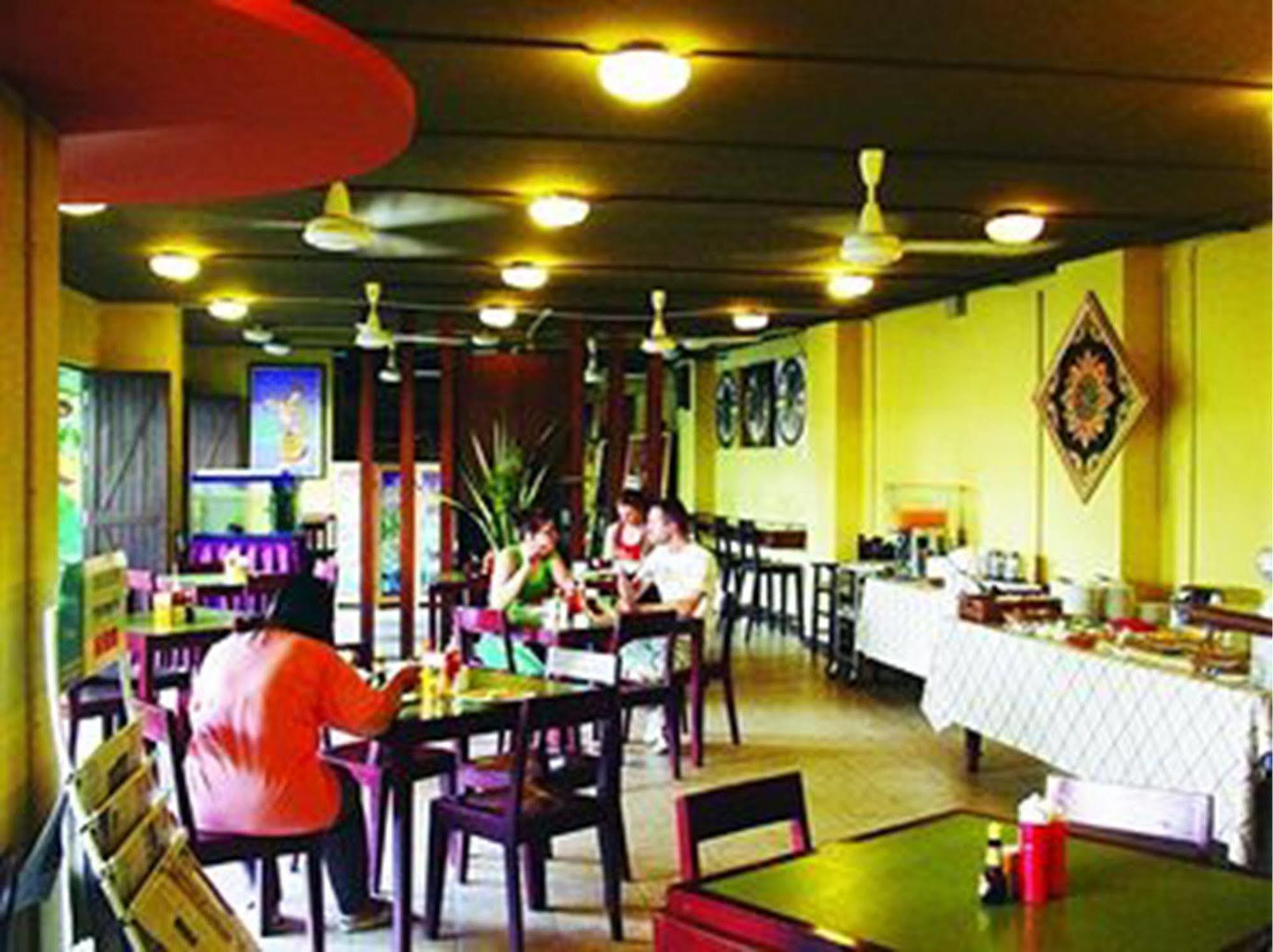 בנגקוק Oyo 434 Boonsiri Place Hotel מראה חיצוני תמונה